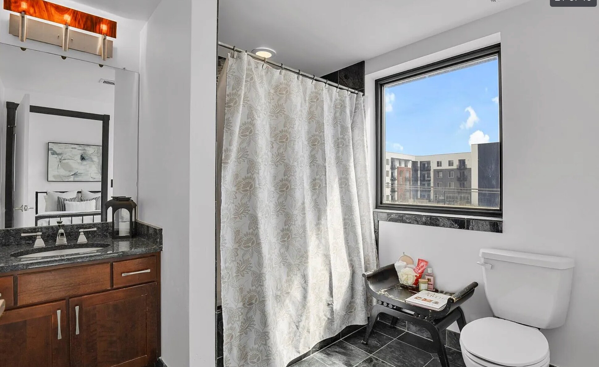 Large over sized soaking tub - 2715 Blake St