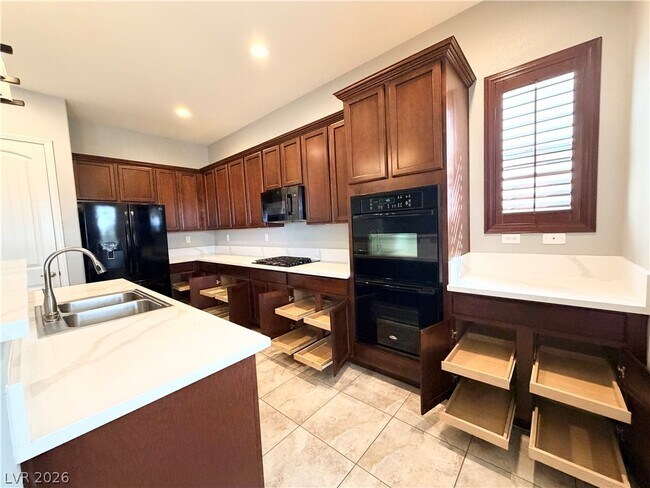 Building Photo - 2117 Thames View St