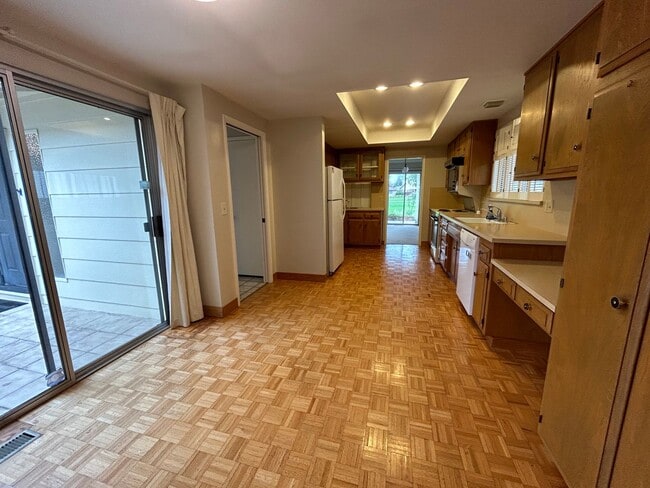 Building Photo - Charming 3bd/2ba Golf Course in Oakmont!