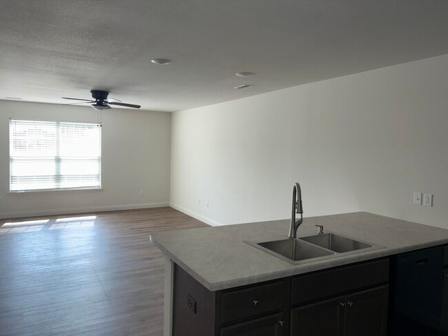 Building Photo - 15405 Corbin Ct