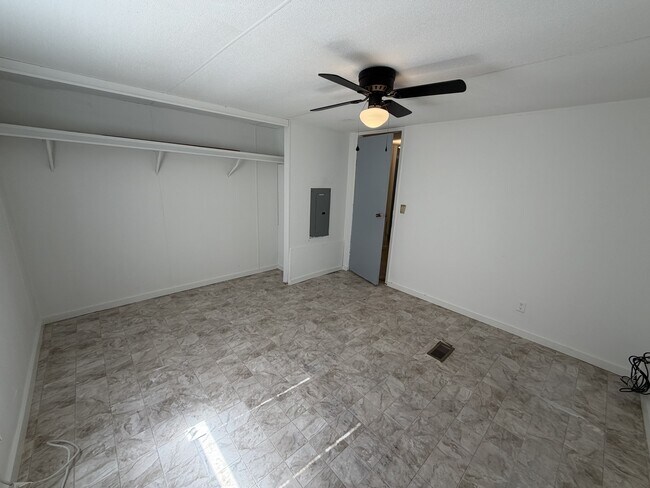 Building Photo - 1317 Clark St