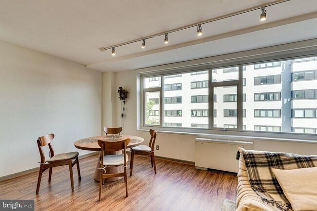 Building Photo - 1545 18th St NW