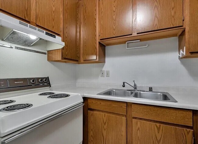 Building Photo - 106 Vista Prieta Ct