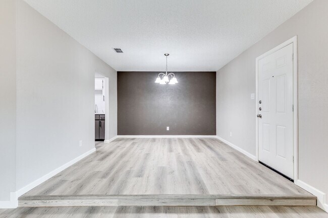 Building Photo - NEWLY RENOVATED • Stunning 3 Bedroom Duplex