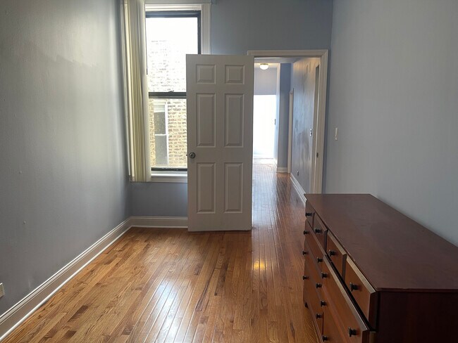 Building Photo - 1039 S Racine Ave