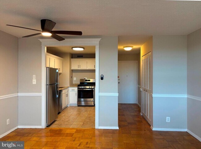 Building Photo - 2030 N Adams St