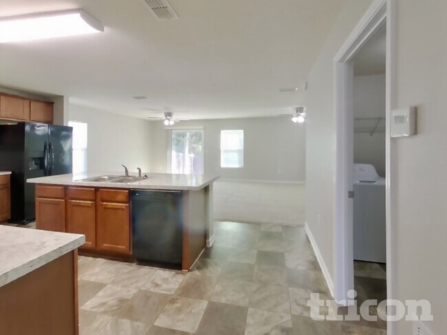 Building Photo - 1987 April Oaks Dr