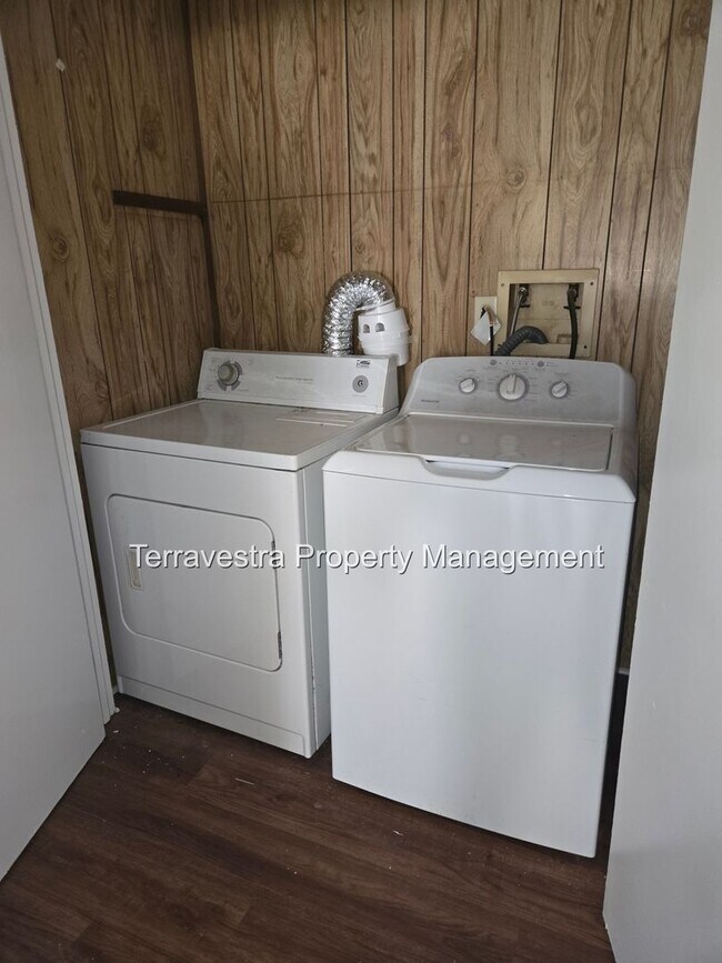 Building Photo - 131 N High St