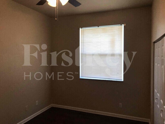 Building Photo - 1036 SE 11th St