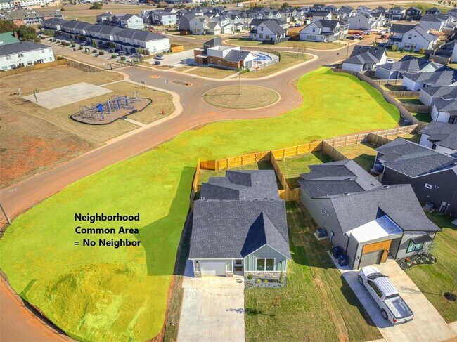 Building Photo - 2633 Crescent Ave