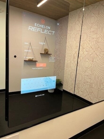 Building Photo - 635 Main St