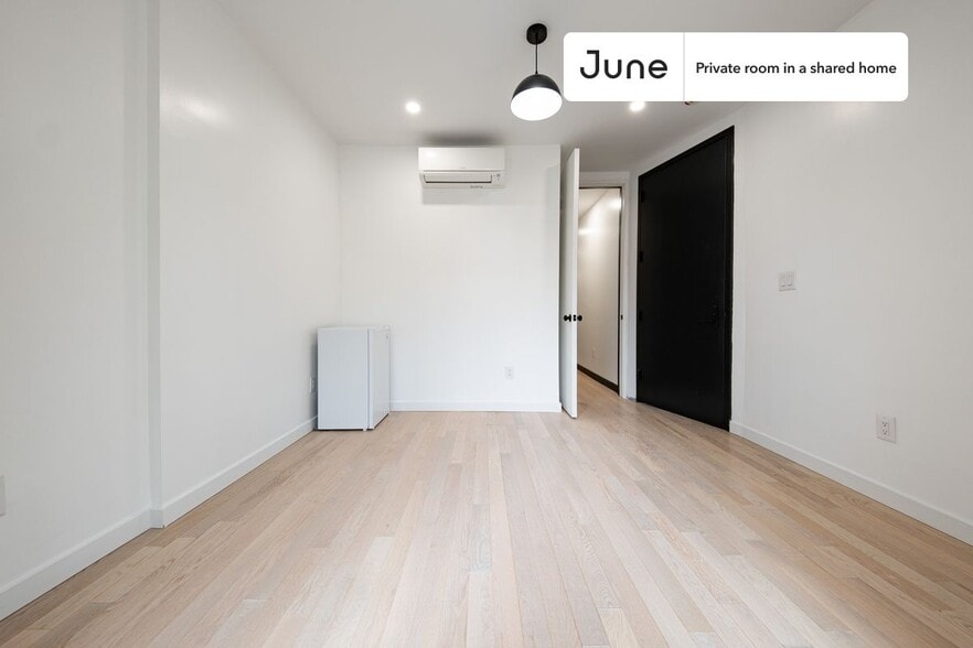 Building Photo - Room in Shared 4 bed/2 bath home in Ditmas Park