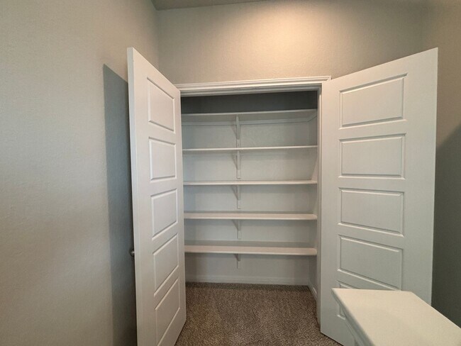Building Photo - Triple Master Suites 3-Story Townhome