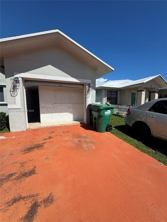 Primary Photo - 10449 SW 211 St