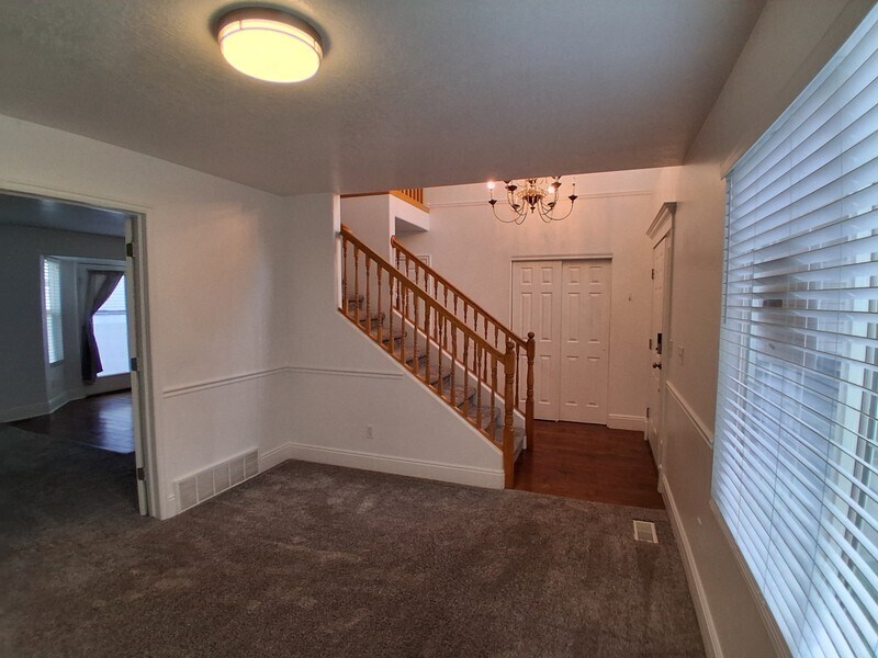 Building Photo - 1412 E 820 S