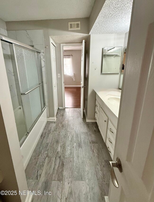 Building Photo - 636 Aquatic Dr