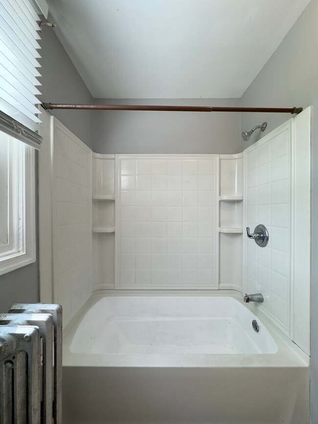 Building Photo - Charming 3 Bedroom/ 1 Bathroom Home in Dundalk, MD!