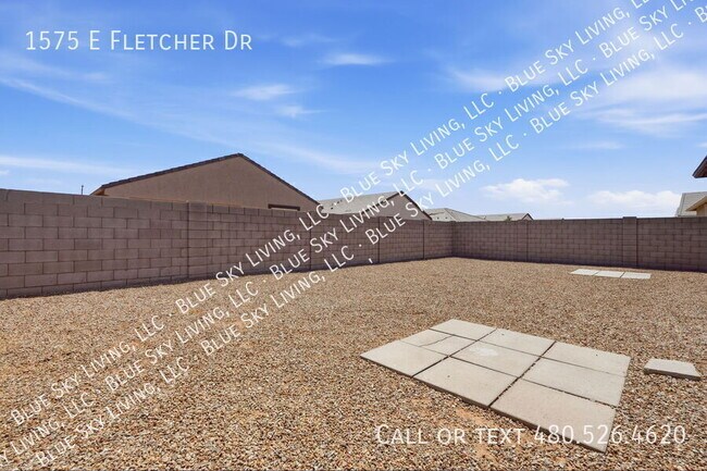 Building Photo - 1575 E Fletcher Dr