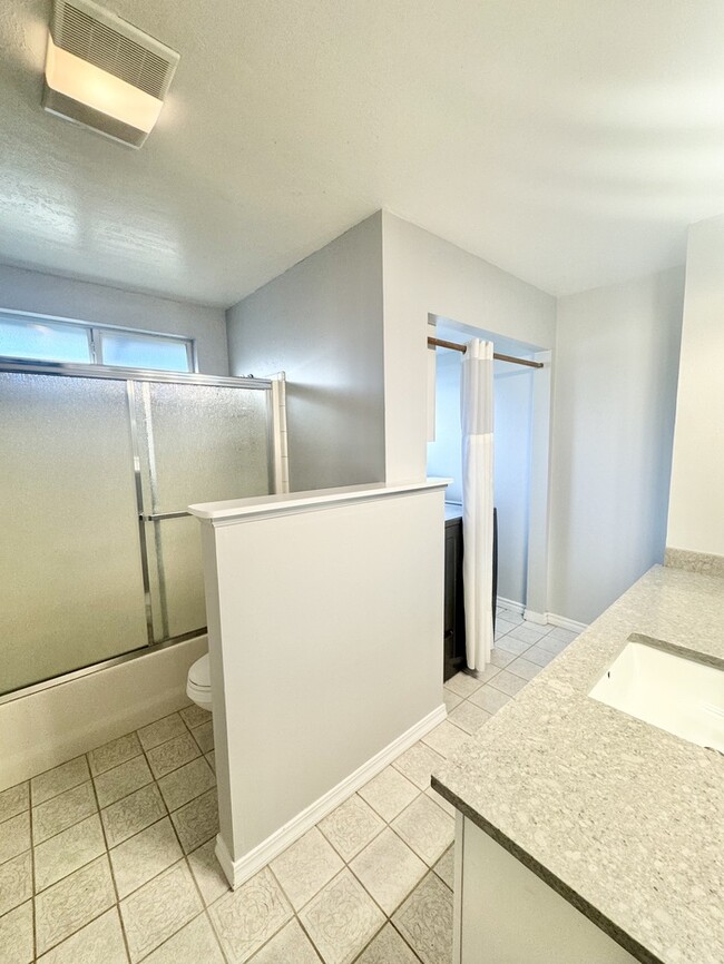 Building Photo - Beautiful 2 Bedroom For Rent on Property I...