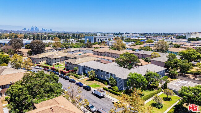 Building Photo - 4030 Abourne Rd