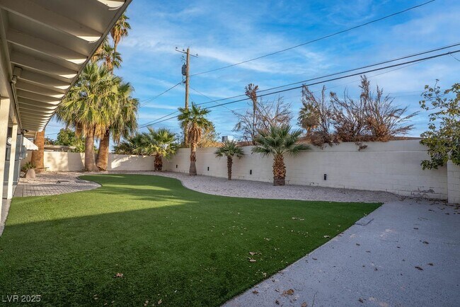 Building Photo - 908 Bonita Ave