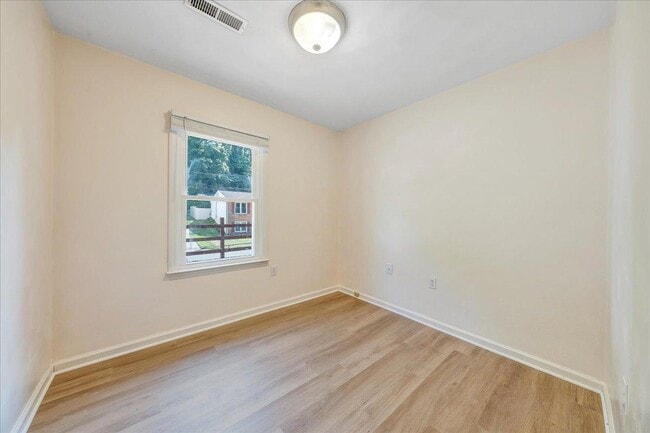 Building Photo - 2823 Lansing Dr SW