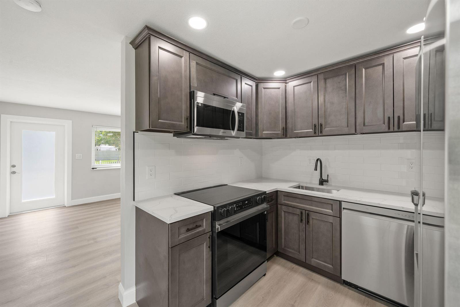 Building Photo - 2071 W Carrol Cir