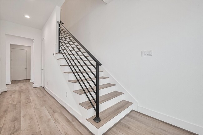 Building Photo - 3510 Hadley St