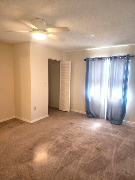 Building Photo - 2495 Twin Dr