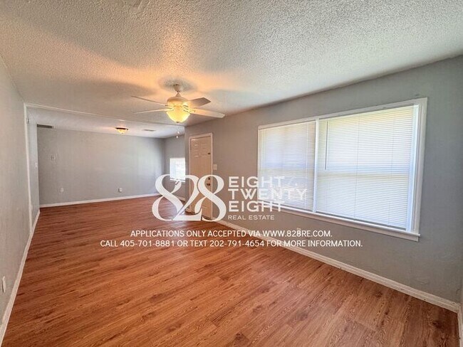 Building Photo - 1/2 OFF 1ST MONTH'S RENT! 3 Bed/1 Bath Single Family Home Available Now! Within 5 miles of TAFB!