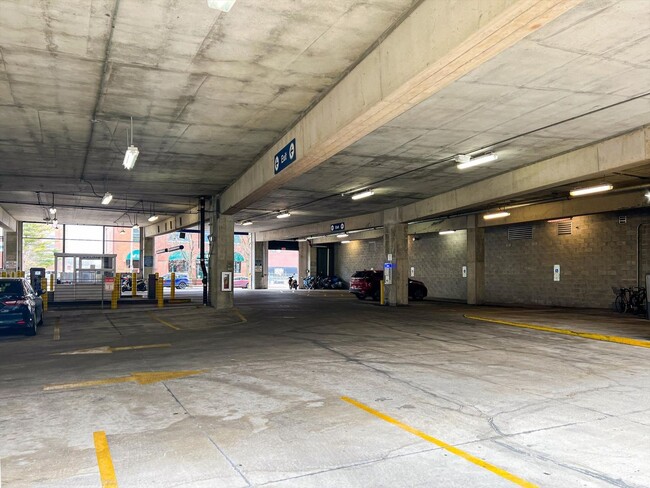 Building Photo - 3,400 SQFT CONDO IN DOWNTOWN CHAMPAIGN W/ ...