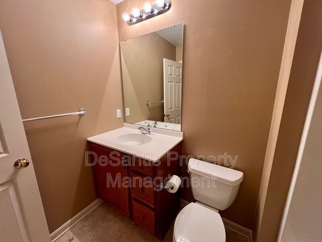 Building Photo - 945 Montclair Dr