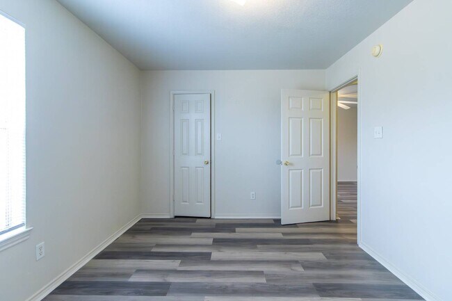 Building Photo - 3409 Toledo Dr