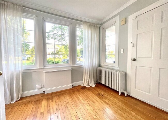 Building Photo - 306 Soundview Ave