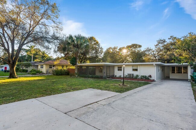 Building Photo - 5073 SW 28th Ave