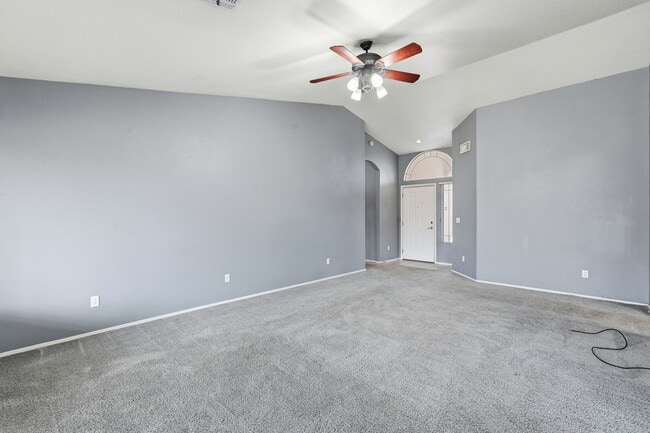 Building Photo - 542 N Palo Verde