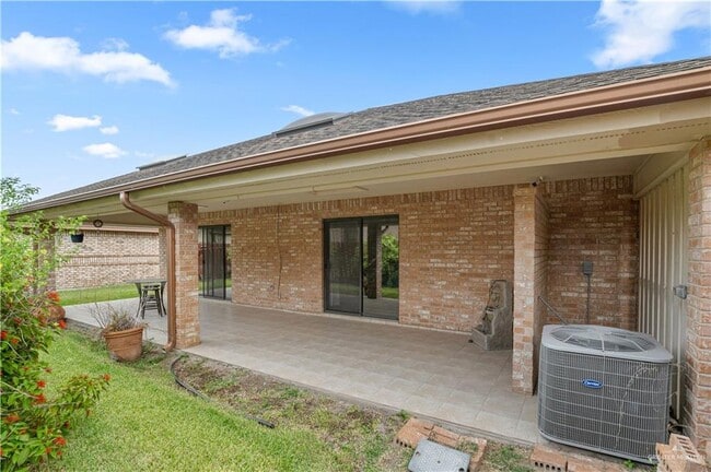 Building Photo - 21 E Moore Rd