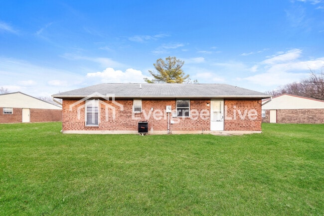 Building Photo - 8811 Foxgate Ct