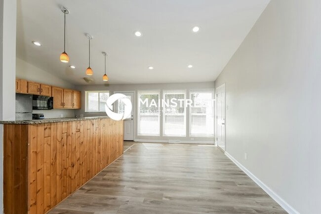Building Photo - 3 Bedroom Pet-Friendly Home in St. Louis, MO with Main Street Renewal