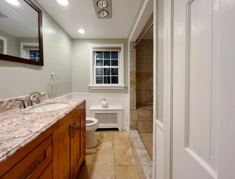 bathroom 1 - 101 Olcott Dr