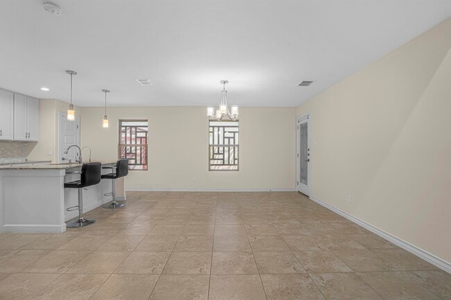 Building Photo - 902 La Rosita