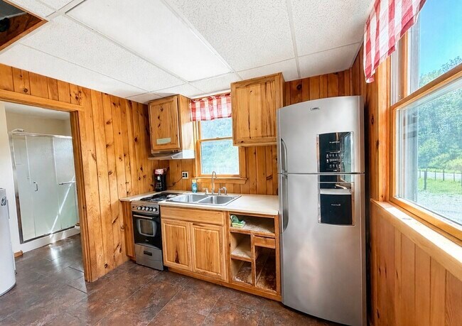 Building Photo - 530 Cascade Valley Rd