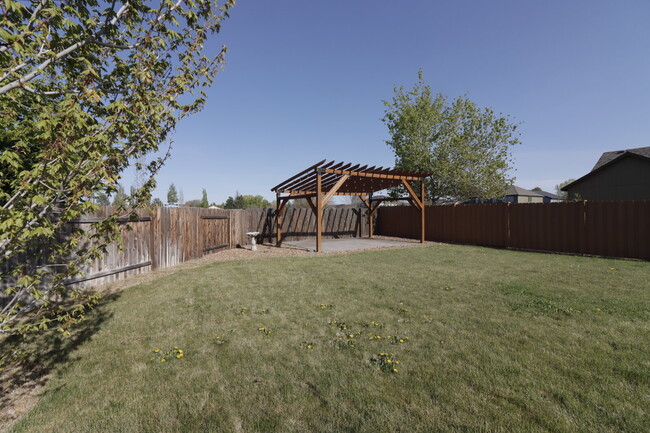 Building Photo - Charming 3-Bedroom Home with Designer Touc...