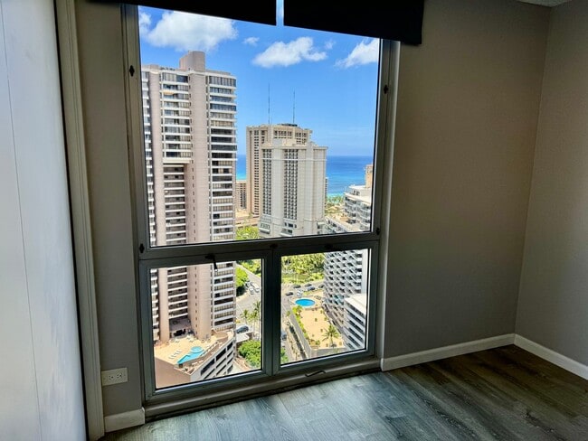 Building Photo - 2/2/1 Beautifully Upgraded unit located at...