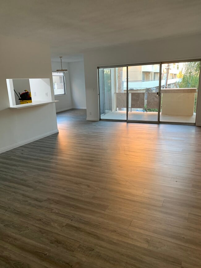 Living Room / Patio - 1841 N Fuller Ave