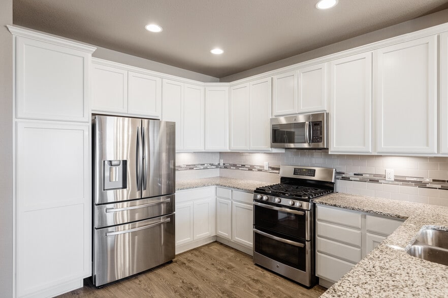 Building Photo - 8920 E Caley Way