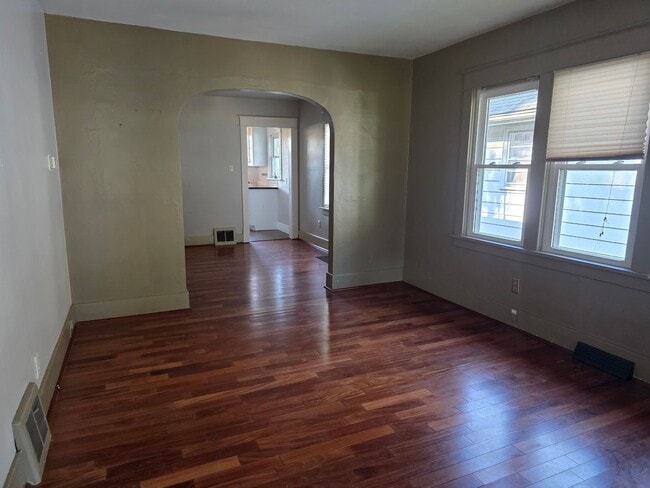 Building Photo - 3-Bedroom, 1-Bathroom Home with Basement & Garage – $1,375/Month | Accepting Section 8