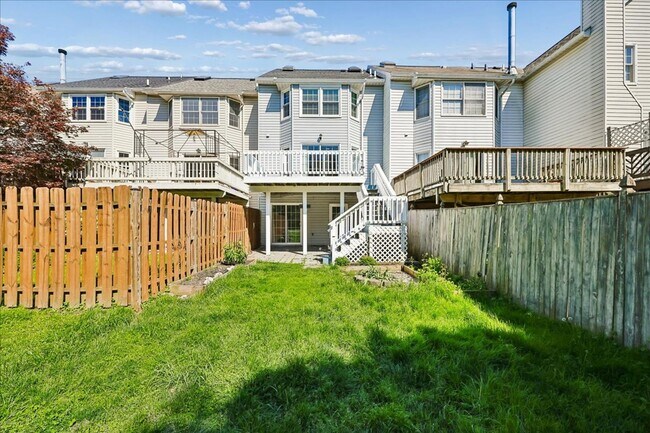 Building Photo - Luxury Townhome at Lake Linganore