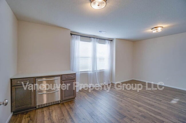 Building Photo - 4945 NE 24th Ave