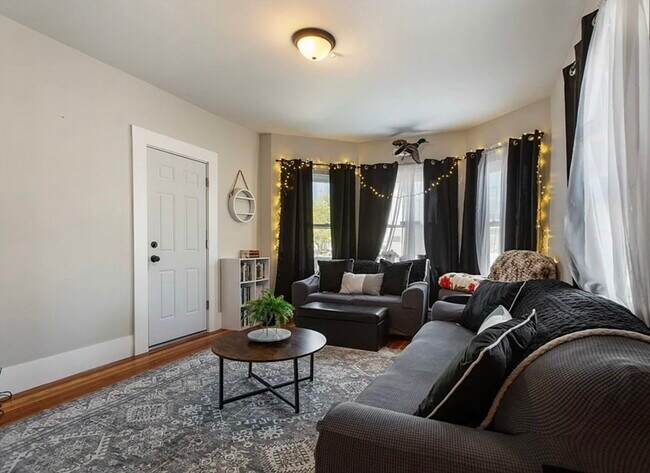 Primary Photo - 1037 Cove Rd
